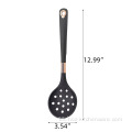 Skimmer ranurado de silicona de cocina con asa de madera